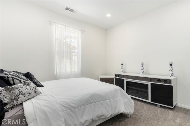 Detail Gallery Image 13 of 31 For 17050 Zion Dr, Canyon Country,  CA 91387 - 4 Beds | 2/1 Baths