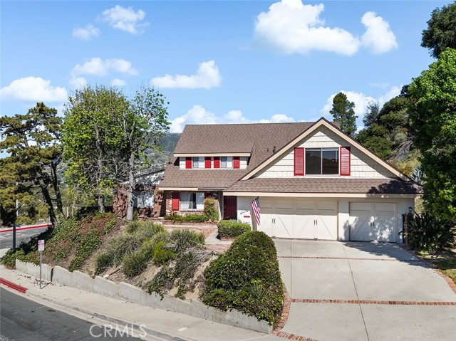 Detail Gallery Image 2 of 23 For 2015 Parcher Pl, Glendale,  CA 91206 - 5 Beds | 3 Baths