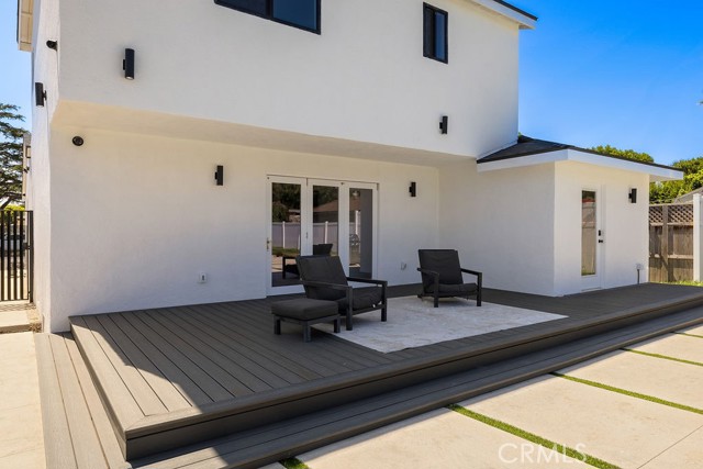 11245 Greenlawn Avenue, Culver City, California 90230, 5 Bedrooms Bedrooms, ,3 BathroomsBathrooms,Residential Lease,For Rent,11245 Greenlawn Avenue,CRSR25156538