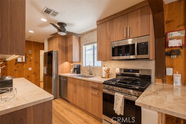 Detail Gallery Image 29 of 40 For 803 Robinhood Bld, Big Bear City,  CA 92314 - 2 Beds | 1 Baths