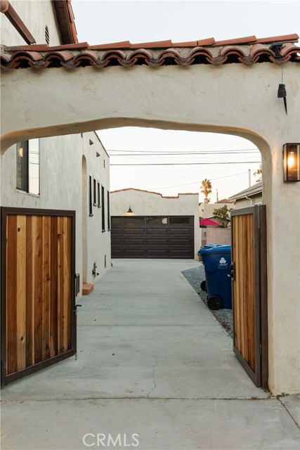 Detail Gallery Image 32 of 42 For 1935 W 76th St, Los Angeles,  CA 90047 - 3 Beds | 3 Baths