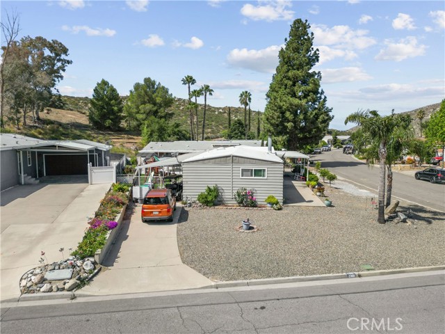 23011 Big Tee Drive, Canyon Lake CA: https://media.crmls.org/medias/869ad156-17ad-4b6a-92a7-6ff271967c9d.jpg