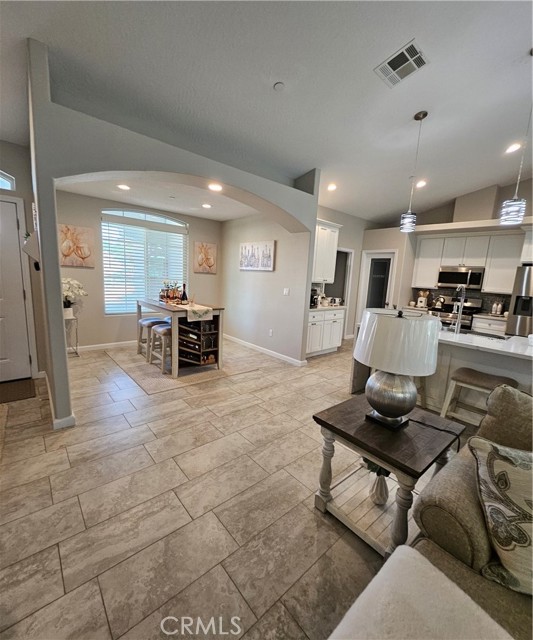 18010 Seaforth Street, Hesperia CA: https://media.crmls.org/medias/869b388c-3e83-4c72-8e52-171468cac483.jpg