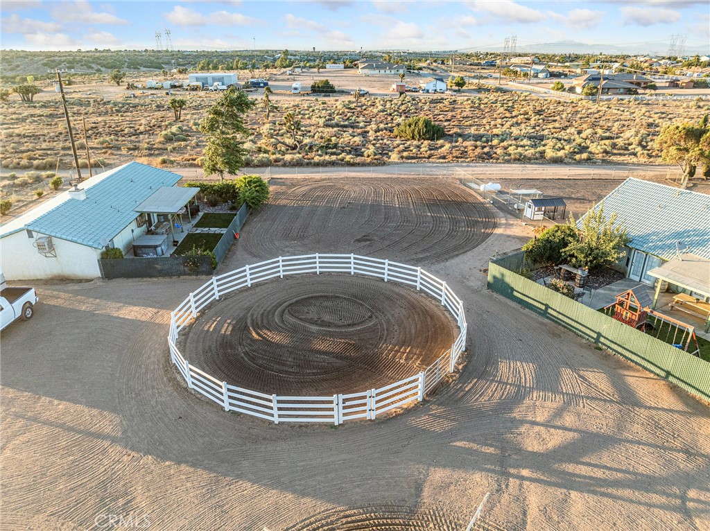 https://media.crmls.org/medias/869b4d6e-2224-42ba-b802-322e8124eeb5.jpg?preset=X-Large