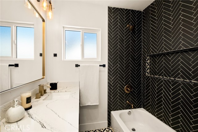 2920 Bancroft Street, San Diego CA: https://media.crmls.org/medias/869b525d-4045-4d81-b9d4-c2c80bce26f6.jpg