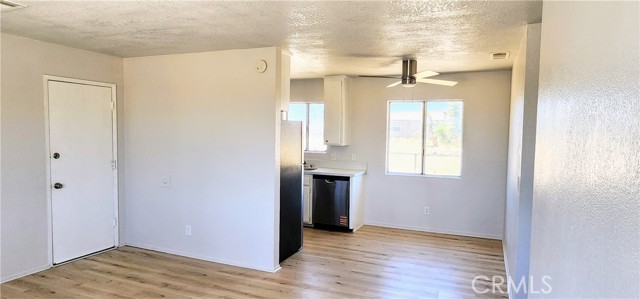Detail Gallery Image 2 of 8 For 6474 Camarilla Ave, Yucca Valley,  CA 92284 - 2 Beds | 1 Baths