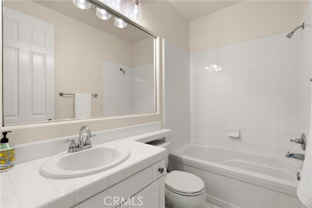 21 Calle Vista Del Sol, San Clemente CA: https://media.crmls.org/medias/869d9c45-ee10-477a-b1a6-7cdc5a0ea516.jpg