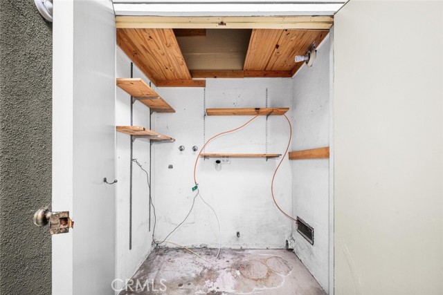 Image 28 of 38 For 700 Lake  111