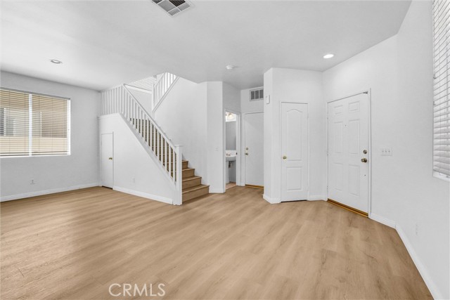 Detail Gallery Image 6 of 32 For 27231 Marisa Dr, Canyon Country,  CA 91387 - 4 Beds | 3 Baths