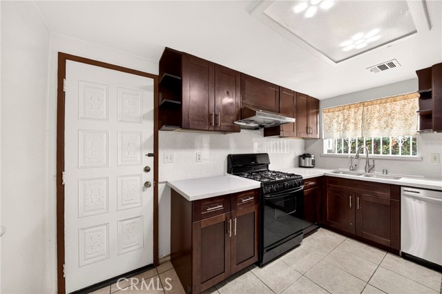 Detail Gallery Image 9 of 21 For 13813 Los Angeles, Baldwin Park,  CA 91706 - 3 Beds | 3 Baths