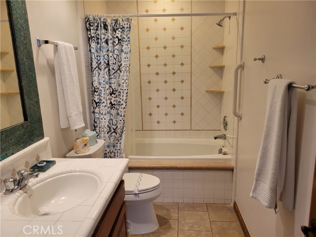 68 Playa Azul, Avalon CA: https://media.crmls.org/medias/869ece15-0d21-4f20-84af-3c153dc644df.jpg