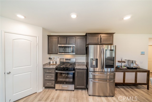 Detail Gallery Image 6 of 31 For 8346 Woodrose St, Jurupa Valley,  CA 92509 - 3 Beds | 2/1 Baths