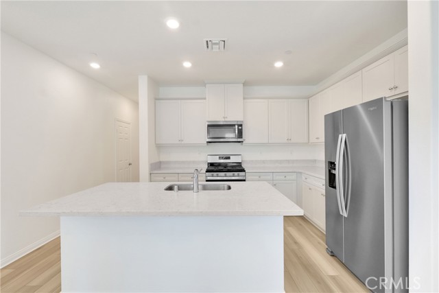 4009 E Coronado Privado, Ontario CA: https://media.crmls.org/medias/869f9849-3267-402c-b5fe-decf00b02b2c.jpg