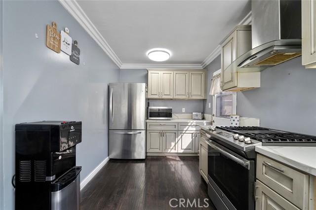 Detail Gallery Image 10 of 36 For 4228 Ostrom, Lakewood,  CA 90713 - 5 Beds | 3 Baths