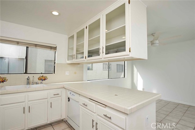 6121 Shoup Avenue, Woodland Hills CA: https://media.crmls.org/medias/86a064fa-2c81-4643-a812-f0370a7a0ffe.jpg