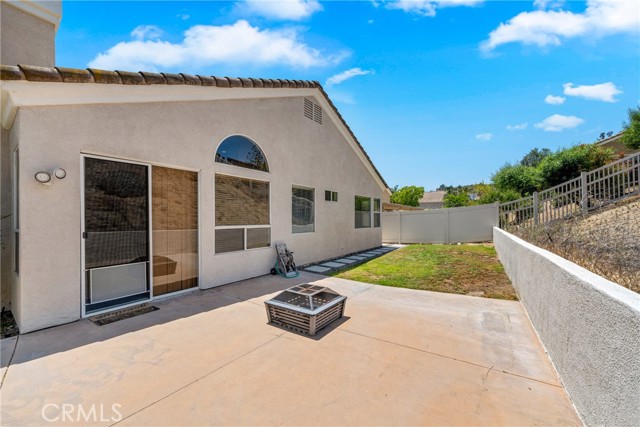 1931 Madera Circle, Corona CA: https://media.crmls.org/medias/86a0f1af-34e6-4a85-8899-39bbb4f4b1c0.jpg