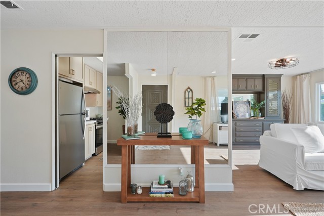 Detail Gallery Image 4 of 68 For 5168 Indian Ct, Oceanside,  CA 92057 - 2 Beds | 2 Baths