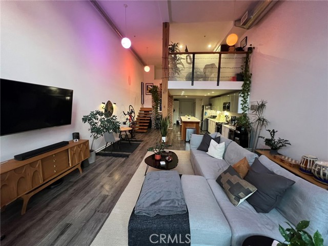 4215 Glencoe Avenue, Marina del Rey CA: https://media.crmls.org/medias/86a2e34a-e7e0-4754-bfed-40f2f1d76471.jpg