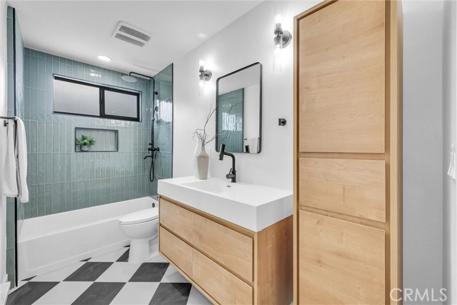 Image 32 of 51 For 13682 Carroll