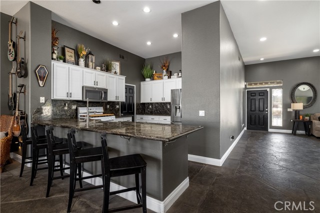 Detail Gallery Image 9 of 29 For 13946 Moqui Way, Corona,  CA 92883 - 4 Beds | 2 Baths