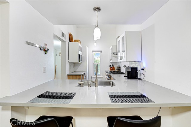 Detail Gallery Image 3 of 21 For 7050 Shoup Ave, Canoga Park,  CA 91303 - 1 Beds | 1 Baths