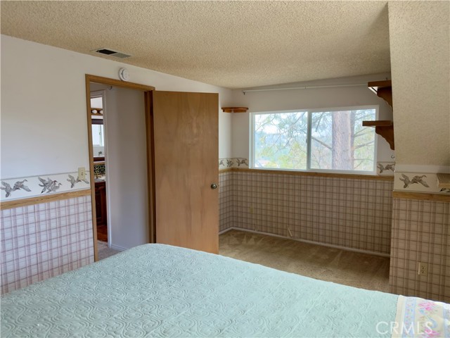 26500 Amador Lane, Lake Arrowhead CA: https://media.crmls.org/medias/86a4cfb8-d213-4d64-85b7-16d0bcb78779.jpg