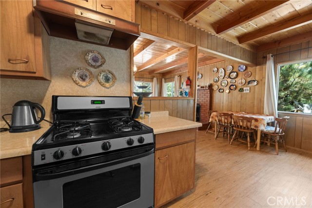 682 Talmadge Road, Big Bear Lake CA: https://media.crmls.org/medias/86a51e35-bb7e-4be0-ad8d-0dc4c91c9e3c.jpg