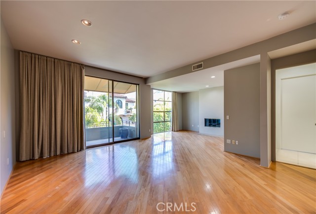143 Union Jack Mall, Marina del Rey CA: https://media.crmls.org/medias/86a53cc2-58e4-42f3-ac6b-4393a26df8f6.jpg