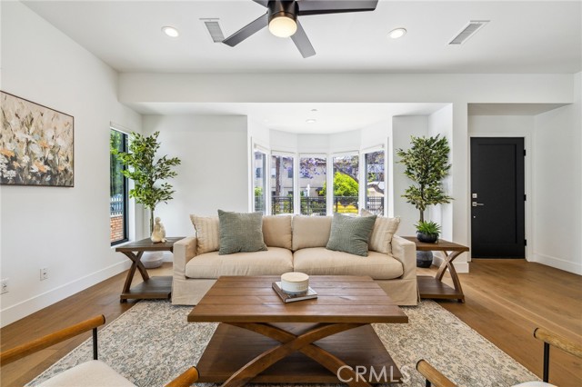 6521 Homewood Avenue, Los Angeles CA: https://media.crmls.org/medias/86a7d871-e556-4521-aa3a-34aa7f364dbe.jpg