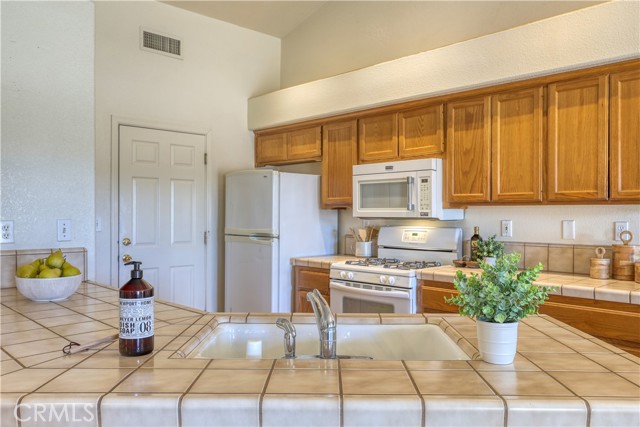 6150 Champagne Lane, Paso Robles CA: https://media.crmls.org/medias/86a7e640-b492-41c3-9946-ee6adee75e1f.jpg