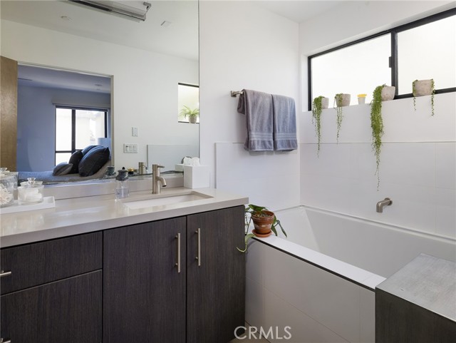 Detail Gallery Image 19 of 33 For 119 E Walnut Ave, El Segundo,  CA 90245 - 3 Beds | 2/1 Baths