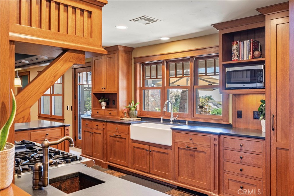 86a8f5a8 C1b0 4a63 93d7 9d0f96ee377e