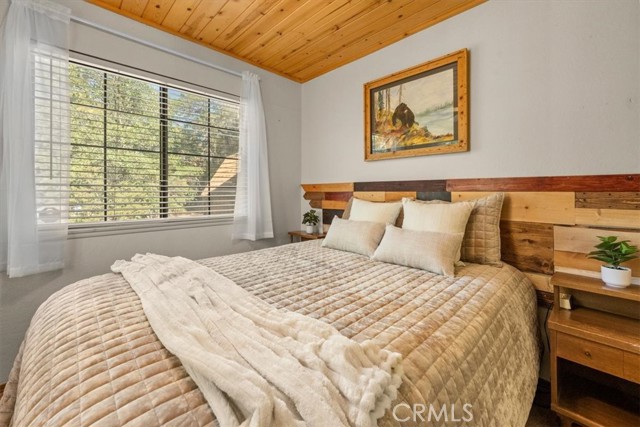755 Holmes Lane, Sugarloaf CA: https://media.crmls.org/medias/86ac5962-85e3-4a24-aca5-0526bc62b514.jpg
