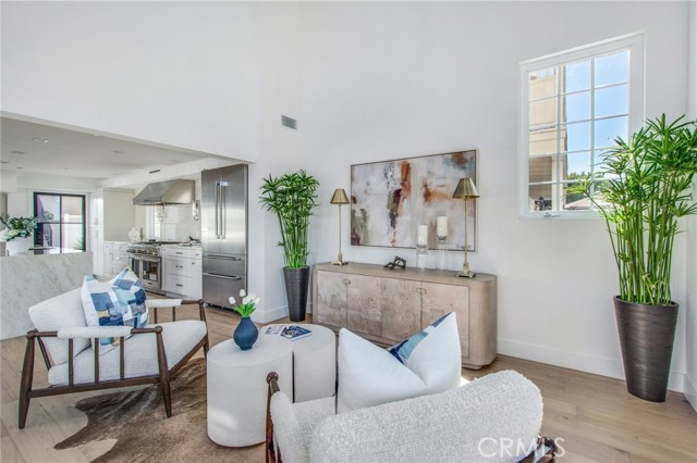 Detail Gallery Image 16 of 44 For 1103 Balboa Ave, Newport Beach,  CA 92662 - 4 Beds | 3/1 Baths