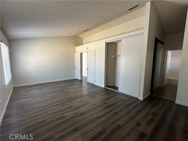 Detail Gallery Image 5 of 14 For 13275 Wrangler Ln, Victorville,  CA 92392 - 4 Beds | 2 Baths