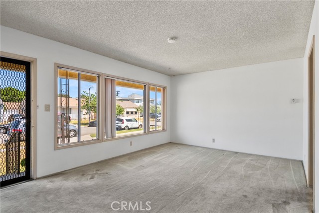 5223 Montair Avenue, Lakewood CA: https://media.crmls.org/medias/86adbbb3-3429-427f-b10f-d24875759bbd.jpg