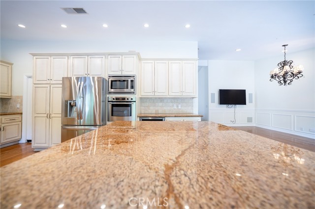 Detail Gallery Image 12 of 42 For 18337 Chatham Ln, Porter Ranch,  CA 91326 - 4 Beds | 2/1 Baths