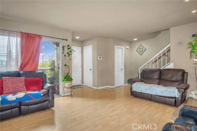 Detail Gallery Image 9 of 37 For 1925 Glenoaks Blvd Unit #100, San Fernando,  CA 91340 - 3 Beds | 2/1 Baths