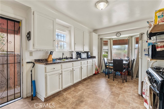 11204 Alvaro Street, Los Angeles CA: https://media.crmls.org/medias/86af3fc6-c0f2-44f4-8393-e40c877c7236.jpg