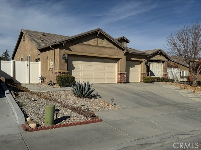 Detail Gallery Image 3 of 10 For 14978 Pebblebrook Pl, Victorville,  CA 92394 - 3 Beds | 2 Baths