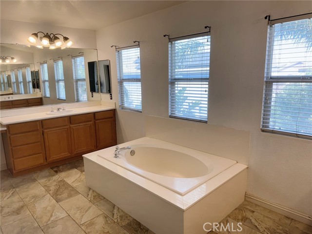 Detail Gallery Image 15 of 18 For 5771 Cairo Ct, Corona,  CA 92880 - 5 Beds | 3/1 Baths