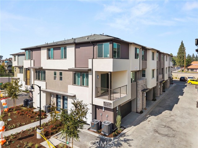 Front Image Thumbnail for CROC26024286