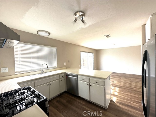 Detail Gallery Image 7 of 23 For 1156 Millstream Ln, Corona,  CA 92880 - 4 Beds | 3 Baths