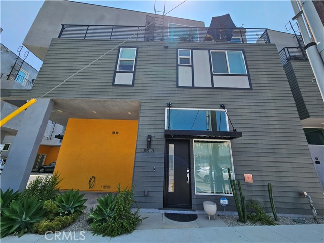 Detail Gallery Image 8 of 9 For 3022 1/4 N Coolidge Ave, Los Angeles,  CA 90039 - 2 Beds | 2/2 Baths