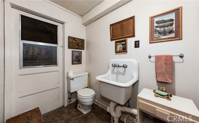 11460 Terracina Blvd, Redlands CA: https://media.crmls.org/medias/86b14187-529f-4e9c-8f50-3a40809c0b90.jpg