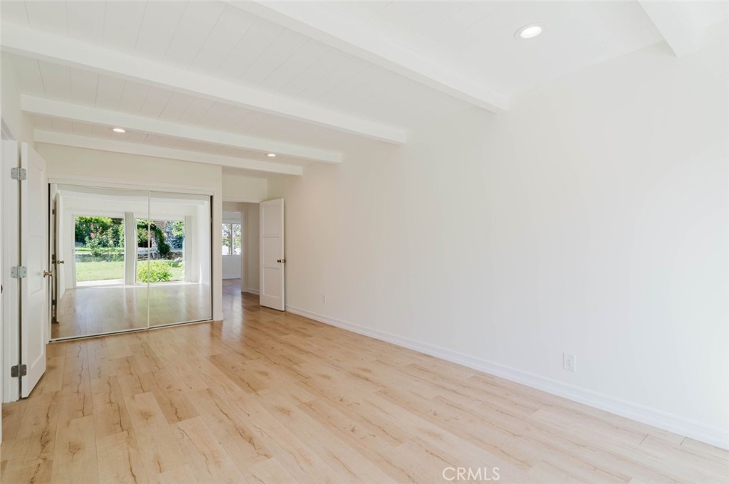 https://media.crmls.org/medias/86b1aaf5-dc6b-4eaf-a7e3-9405ea36bbf1.jpg?preset=X-Large