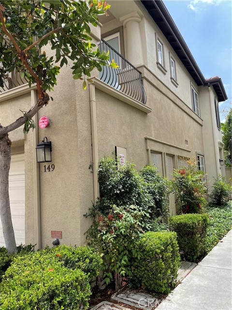 Detail Gallery Image 2 of 15 For 149 Islington, Irvine,  CA 92620 - 3 Beds | 3 Baths