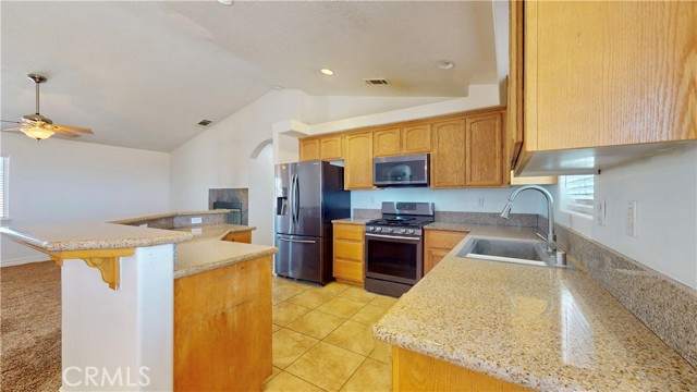 Detail Gallery Image 9 of 51 For 3776 White Fox Trl, Phelan,  CA 92371 - 4 Beds | 2 Baths