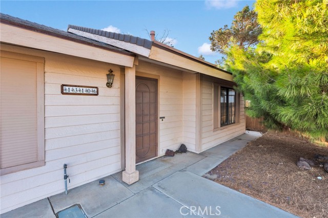 13106 Hollyberry, Victorville CA: https://media.crmls.org/medias/86b37d9f-64f8-4c58-84a3-e40d57872b44.jpg