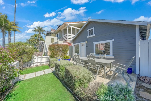 318 8th Street, Huntington Beach CA: https://media.crmls.org/medias/86b398a2-048d-41c0-9e68-7ed7d1ac43af.jpg